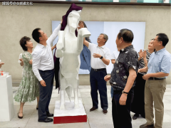 <b>移步隔邻的秀场感触感染动态</b>